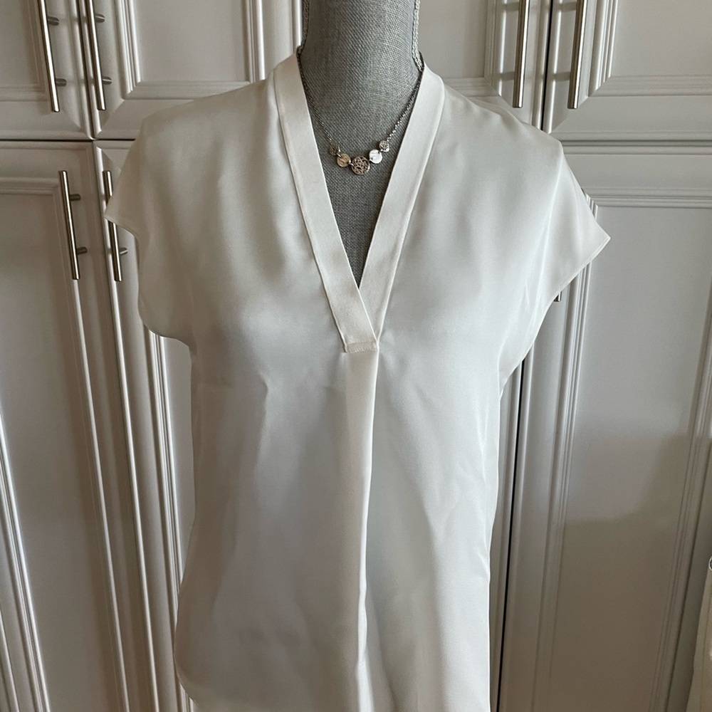 New - Vince 💯% silk top - Picture 10 of 10
